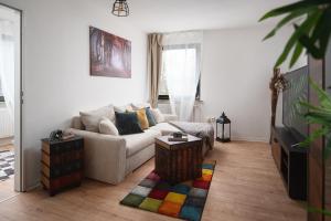 1-4 Gäste Wohnung W-Lan, Netflix, Amazon, Parken, Arbeitsplatz, 24h Check in ,Vollausgestattet Küche, Handtücher Seife u,v,m für Geschäftsreisende, Paare, Familien ,