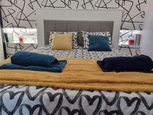 Apartment with pool & balcony less than 10min walk to Playa del Cura