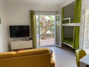 studio, jardin, parking à 100 m de la plage