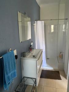 studio, jardin, parking à 100 m de la plage