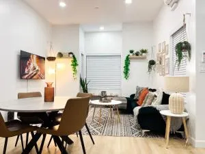 Modern 3BR Oasis Free Parking - إيميريفيل