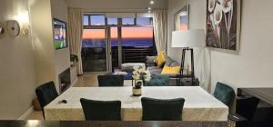 Beachfront 3-bedroom with Robben Island views