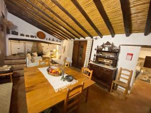 Serra do Caldeirao Villa with Pool