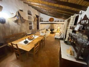 Serra do Caldeirao Villa with Pool