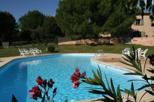Maisons de vacances Le Jas charming Mas in Provence with shared pool nature calm space : photos des chambres