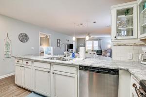 6 Mi to Boardwalk Mana-Tee Place Resort Escape