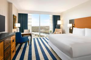Fairmont Room, 1 King room in Fairmont Austin