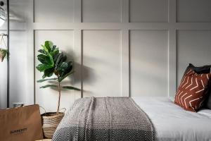 Exclusive Premium Large Solihull House - The Chapters - NEC Sleeps 9