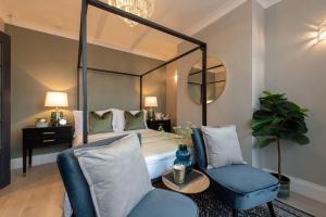 Exclusive Premium Large Solihull House - The Chapters - NEC Sleeps 9