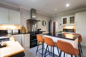 Exclusive Premium Large Solihull House - The Chapters - NEC Sleeps 9