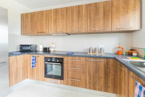 New Spacious Apartment 3 Bdr 2 Bth Balcony 7