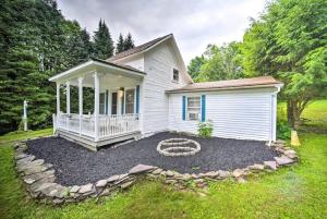 Cozy Milford Cottage on Half Acre w Deck & Grill