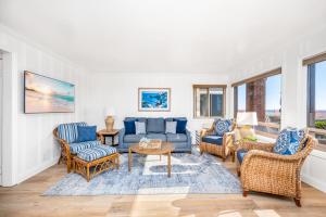 2 Bed Oceanfront with patio on the Sand in Quiet West Newport