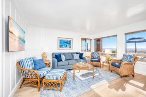 2 Bed Oceanfront with patio on the Sand in Quiet West Newport