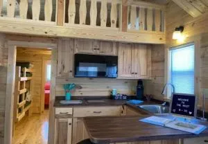 Unique Cabin Near Surf City with Loft and Parking - Watts Landing