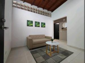 apartamento comodo, iluminado, cerca al estadio y la estacion del metro