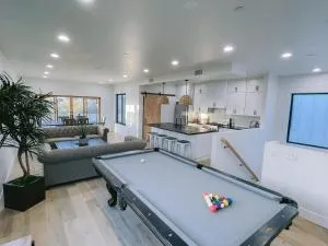 New Luxurious Home! Hot Tub! 2 min walk to Beach! - غروفير بيتش