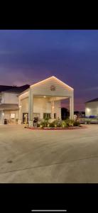 Lone Star Inn and Suites Victoria