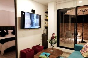 Apartamento moderno con balcón o terraza