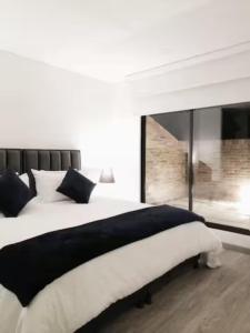 Apartamento moderno con balcón o terraza