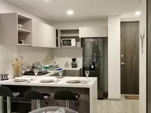 Apartamento moderno con balcón o terraza