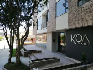 Apartamento moderno con balcón o terraza