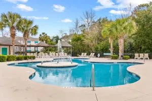 Charming Condo in Savannah Shores- No Stairs! Close to Beach! - Vaught