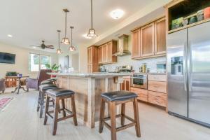 Skytop Chalet Pet Friendly, Hot Tub and Views