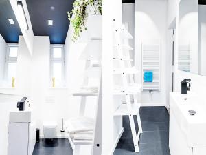 Boom Apartments