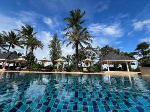 Stylish 1 Bedroom Apartment with Golf View, Steps from Bang Tao Beach, Allamanda Laguna