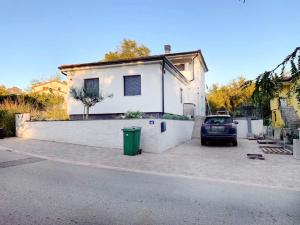 Holiday house with a swimming pool Fratrici, Umag - 22401
