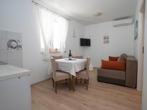 Apartments with a parking space Sveti Filip i Jakov, Biograd - 22404