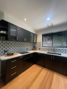 Yarra Valley Events Accommodation comfortably suits 6 Adults or Family Newly Renovated with linen & towels supplied Welcome to No 4