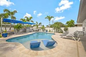 Ocean Pearl Luxury - 1 Mile To The Beach! - Salt Water Pool - Southern Exposure - Vanderbilt Beach Estates