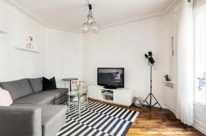 Spacious bright apartment in Montmartre Paris