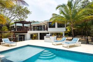 Photo Perfect-Beachfront 2 Bedroom-Infinity Pool