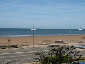 Appartement 3 étoiles à Saint Jean de Monts, 5 pers, parking, face mer - FR-1-323-413