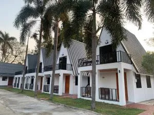 RainBow House Resort - Kamphaeng Phet