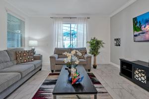 Storey Lake Escape w Pool, Games & Water Park