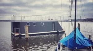 Hausboot Aurora Lübeck mit großem Sonnendeck und Wäschepaketen inklusive - Kücknitz