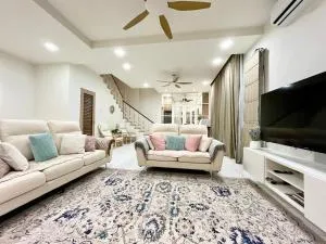 Serene Homestay Semenyih - Endlot House 4BR for 11 pax - Semenyih