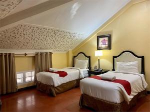 White Knight Hotel Intramuros