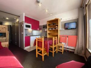 Résidence Reine Blanche - Val Thorens location: appartement avec chambre, balcon au sud, bordure de pistes MAE-9052