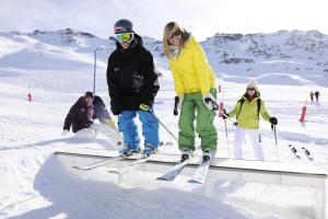 Résidence Reine Blanche - Val Thorens location: appartement avec chambre, balcon au sud, bordure de pistes MAE-9052
