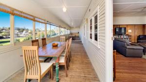 Bermagui Bay Beach House 2, Wonderful Beachside Location, Pet Friendly