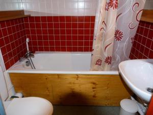 Résidence Aiguille Grive Bat Iii - Appartement 2 pièces 6 personnes en duplex, skis aux pieds, dans le village de Charmettoger à Arc 1800 MAE-1708