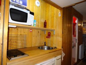 Résidence Belles Challes - Charmant studio pour 4 personnes skis aux pieds et proche des commerces dans le village du Charvet à Arc 1800 MAE-1787