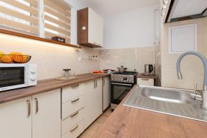 Apartment with One Bedroom & Balcony Gdańsk Near The Old Town by Renters