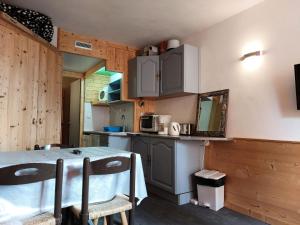 Résidence Armoise - Studio 3 personnes à Arc 1800 en centre station, proche des pistes et des commerces, dans le village des Villards MAE-1847