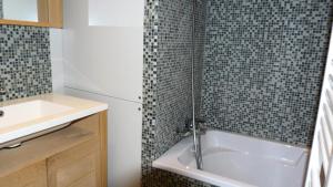 Résidence Aiguille Des Glaciers - Appartement 4 pièces entièrement rénové pour 8 personnes au coeur de la station dArc 1800 dans le village des Villards MAE-1871